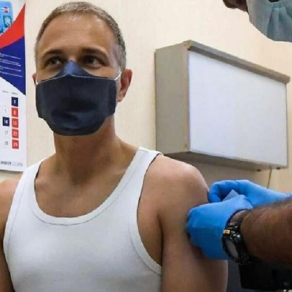 Ministar Stefanović primio treću dozu vakcine protiv korona virusa (FOTO)