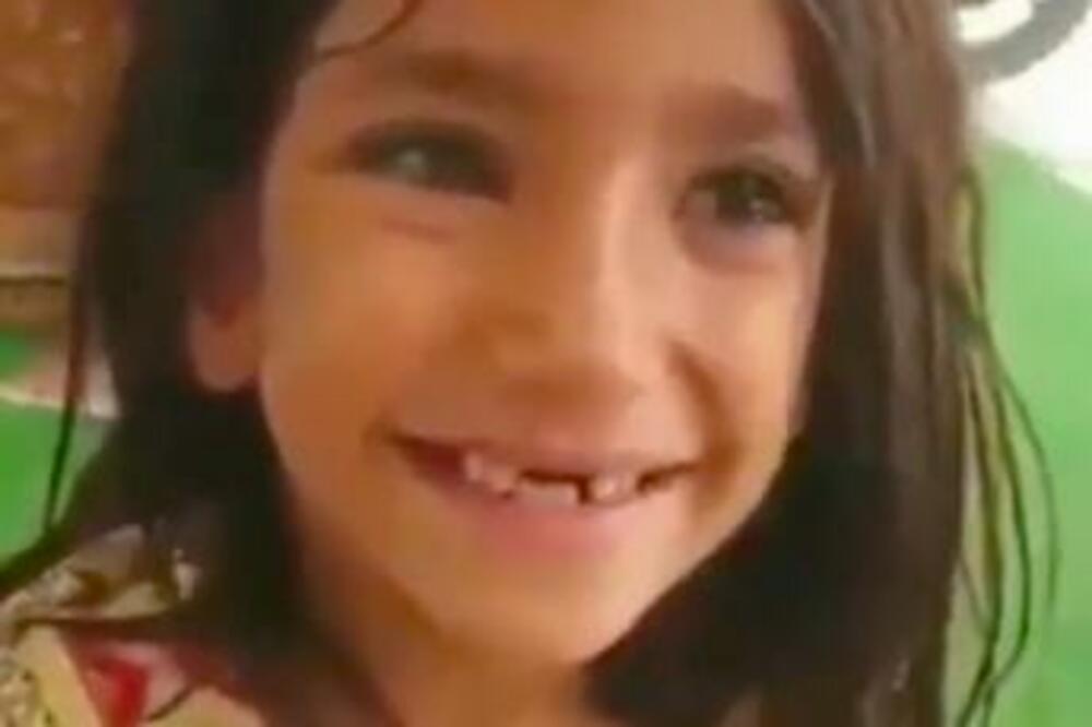 STALI PORED DEVOJČICE KOJA PROSI: Onda je nastao snimak koji će vas ZGROZITI (VIDEO)