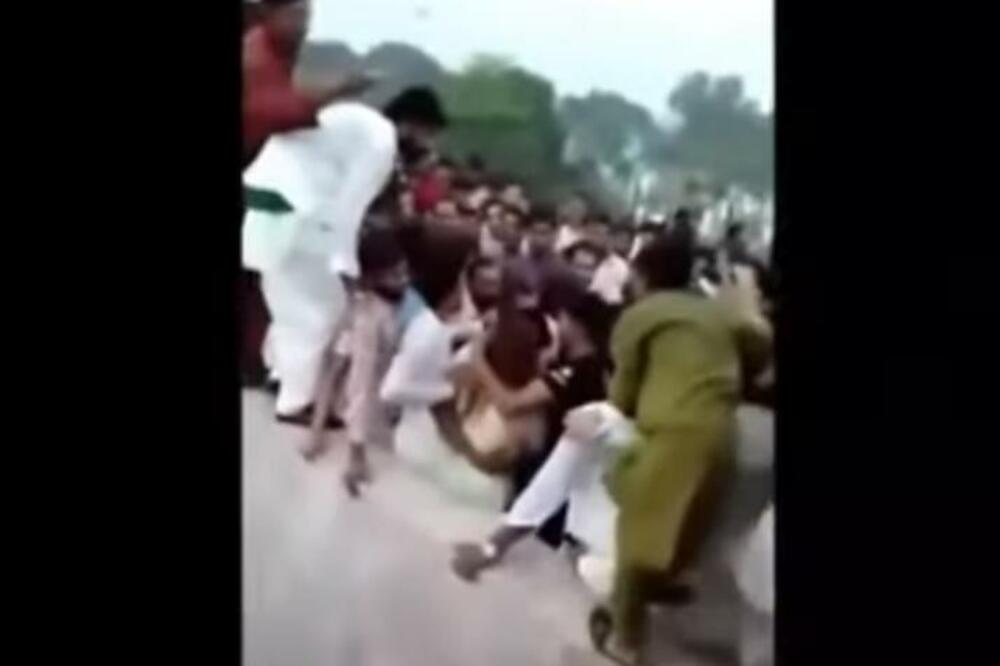 ŽENU ZLOSTAVLJALA GOMILA OD 400 MUŠKARACA! Samo je želela da snimi video! (UZNEMIRUJUĆI VIDEO)