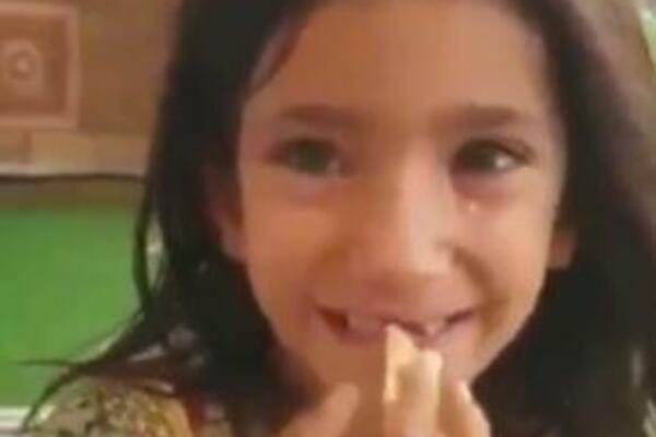 VIDELI DEVOJČICU KAKO PROSI, PA URADILI NEŠTO ŠTO JE SVE ZGROZILO: Suze su same navirale (VIDEO)