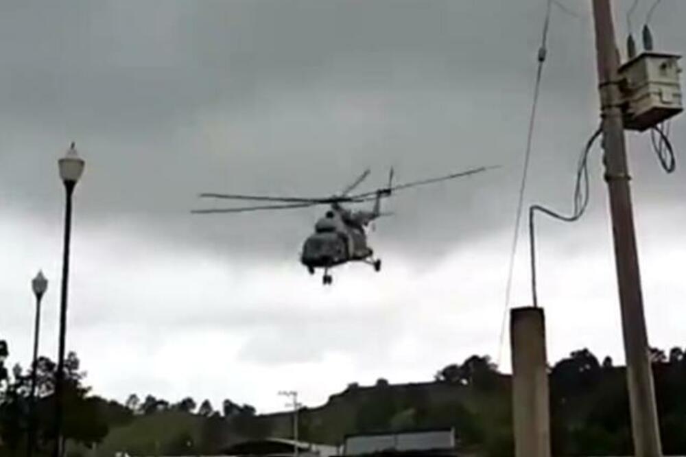 STRAVIČAN TRENUTAK PADA LETELICE: Prilikom sletanja helikoptera došlo do nezgode, STROVALIO se na tlo! (VIDEO)