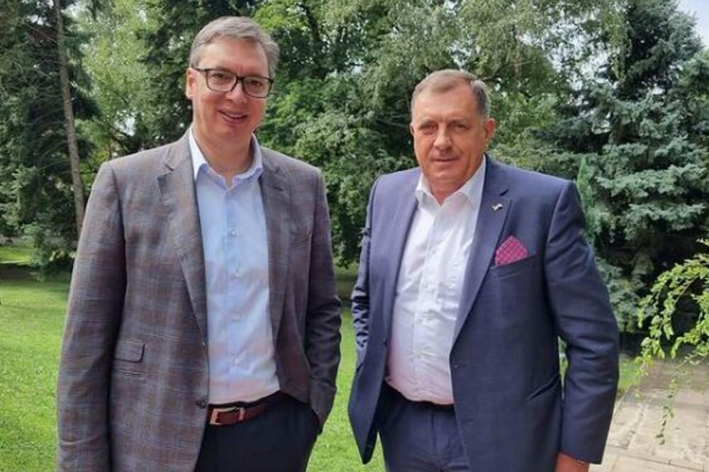 VUČIĆ URUČIO DODIKU PREDNACRT ZAKONA O ZAŠTITI SRPSKOG JEZIKA I ĆIRILIČNOG PISMA: Evo šta je njime predviđeno