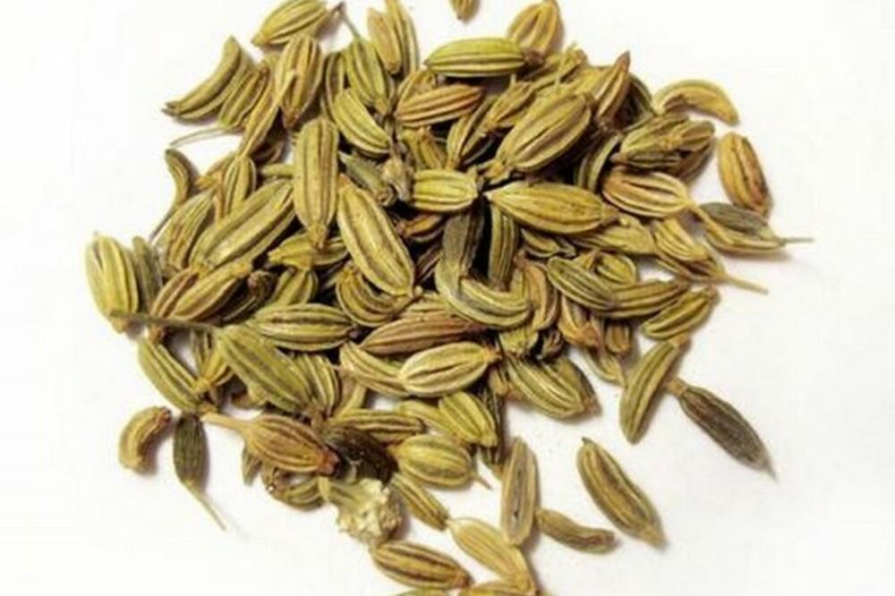 RAZBACALA JE SUVE LISTOVE PO SVIM ĆOŠKOVIMA U KUĆI: Efekat koji je dobila je GENIJALAN