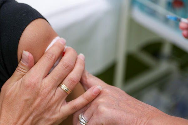 U SRPSKIM SREDINAMA NA KOSOVU TRI OSOBE PREMINULE: Još 40 novozaraženih