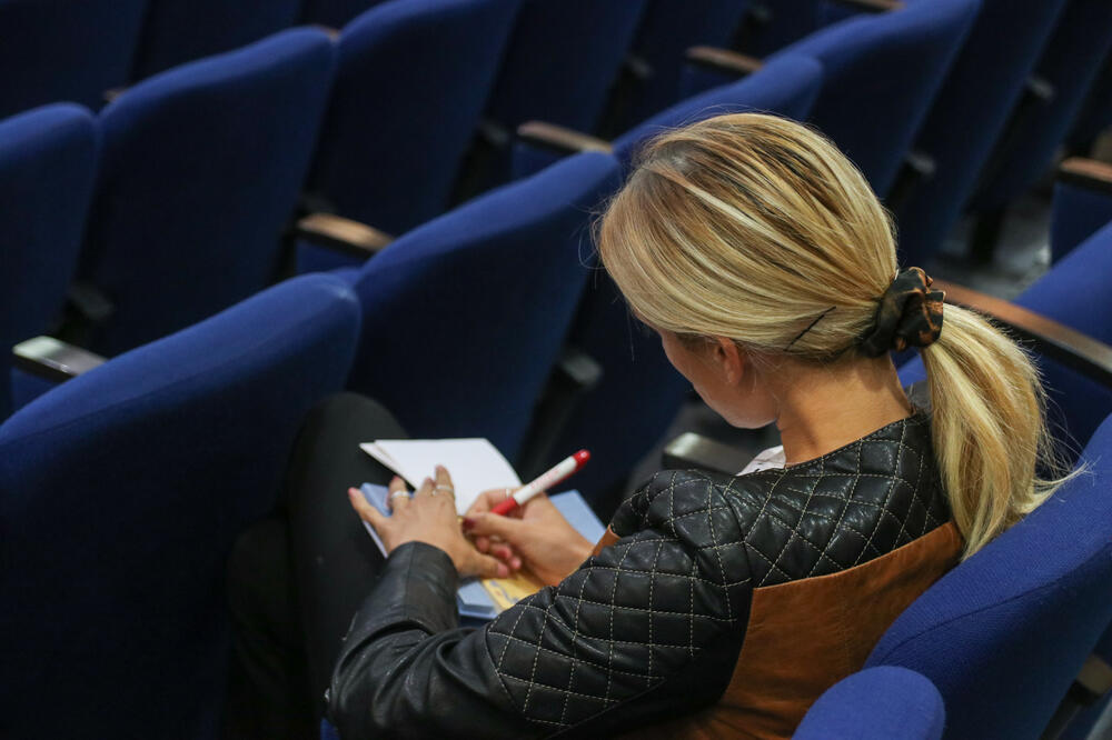 NOVINARI U NEZAVIDNOM POLOŽAJU: Danas je Svetski Dan slobode medija, žene u ovoj profesiji najugroženije