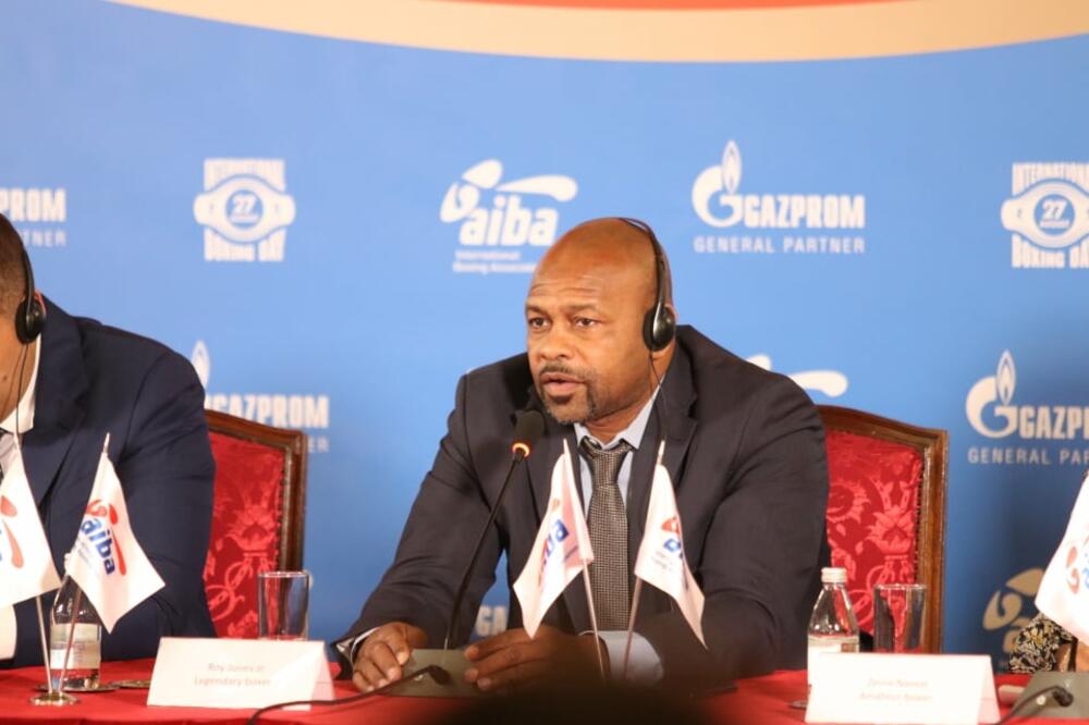 VESIĆ I KREMLEV POLOŽILI VENAC NA GROBLJU OSLOBODILACA BEOGRADA: U oktobru 700 boksera stiže na prvenstvo sveta!