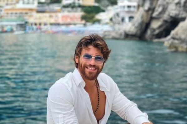 ZAVIRITE U LUKSUZNI DOM NAJZGODNIJEG TURSKOG GLUMCA: Ovaj zavodnik definitivno ima dobar ukus! (FOTO)