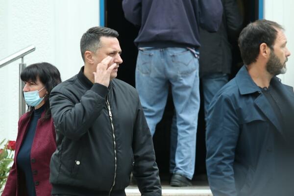 ANDRIJA MILOŠEVIĆ VIDNO POTREŠEN LANETOVOM SMRĆU: Jedva se suzdržavao da ne zaplače, OČI MU PUNE SUZA! (FOTO)