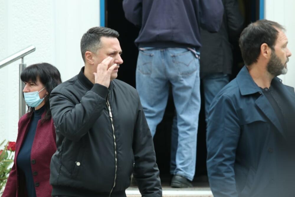 ANDRIJA MILOŠEVIĆ VIDNO POTREŠEN LANETOVOM SMRĆU: Jedva se suzdržavao da ne zaplače, OČI MU PUNE SUZA! (FOTO)