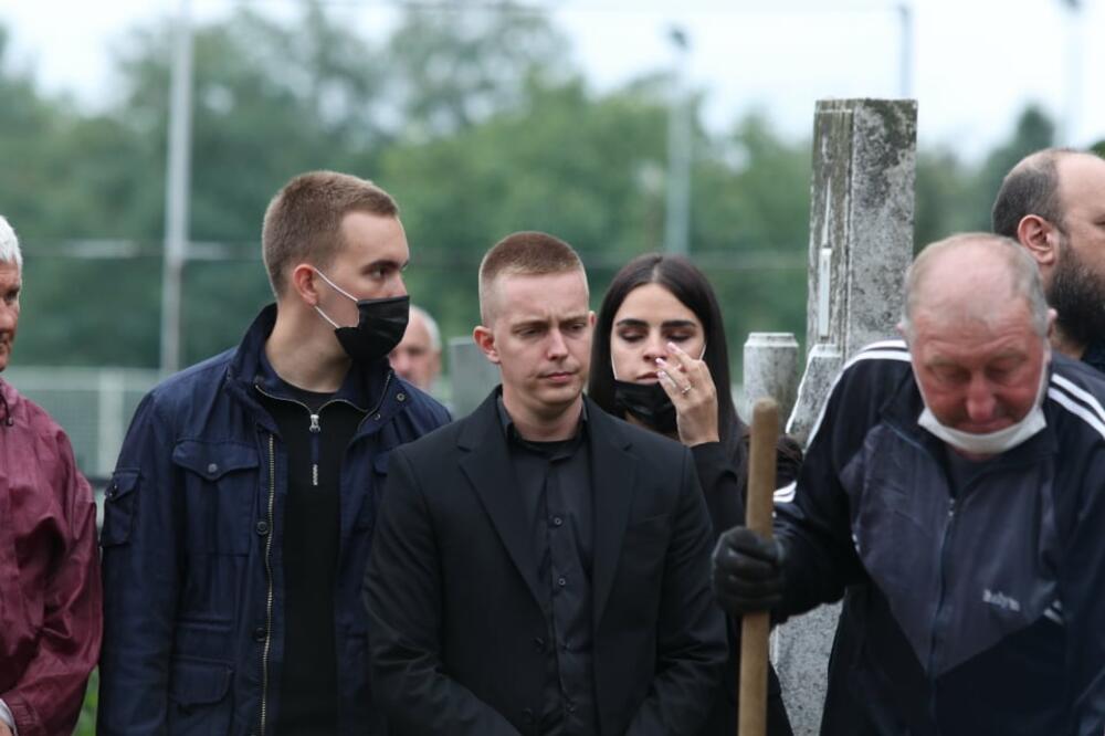 "UVEK JE IŠAO TEŽIM PUTEM, SADA JE OTIŠAO LAKŠIM": Lanetov sin održao POTRESAN GOVOR, TUGA! (VIDEO)