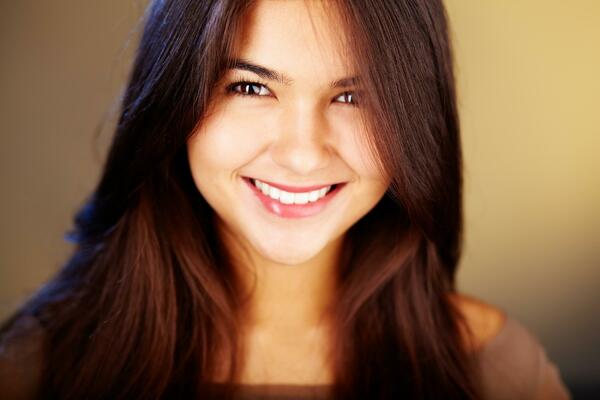 EVO KAKO DA IMATE FILMSKI OSMEH: U udobnosti svoga doma, a na profesionalni način, izbelite zube za samo 16 minuta!