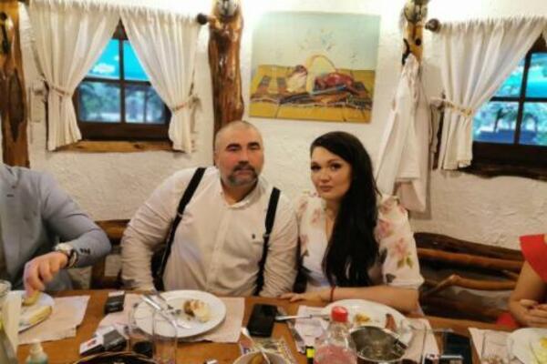 MIKI ĐURIČIĆ PRIZNAO ŠTA SE KRIJE IZA ZATVORENIH VRATA U KUĆI U KUPINOVU! Evo kakav mu je odnos sa suprugom!