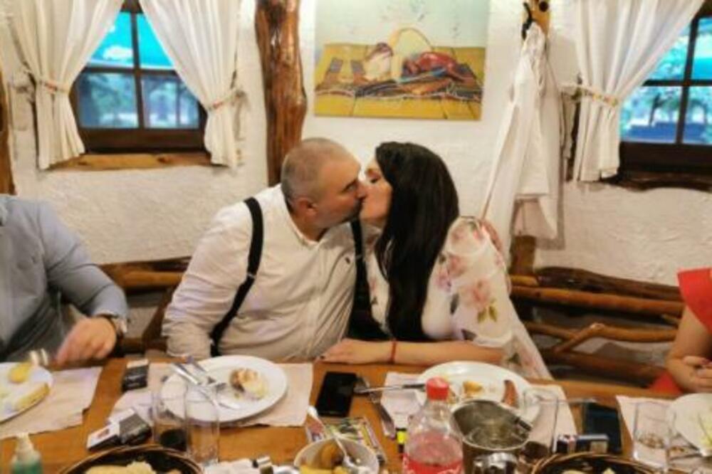 POGLEDAJTE KAKO IZGLEDA CRNKA KOJA JE UKRALA SRCE MIKIJU ĐURIČIĆU: Nakon venčanja prštali poljupci! (FOTO)