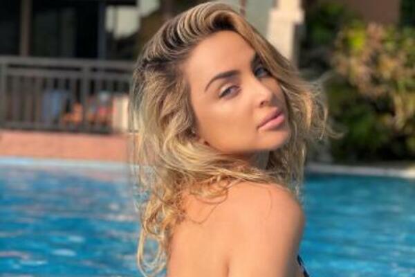 MAJA BEROVIĆ NA NOĆNOM KUPANJU I U TANGAMA POMUTILA RAZUM: Njene vanserijske obline privukle NEPRISTOJNE PONUDE!