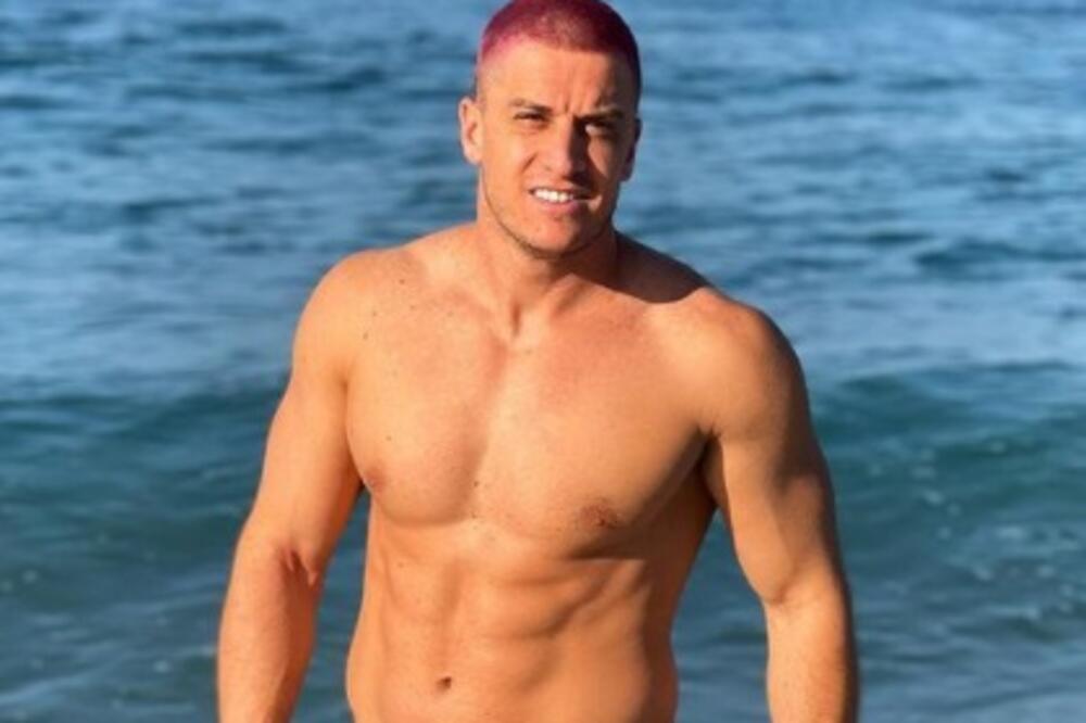 DAVID JE DANAS RASNI APOLON, A PRE RIJALITIJA JE IZGLEDAO SKROZ DRUGAČIJE: Tanak kao ŠTAPIĆ, dugačka kosa...(FOTO)