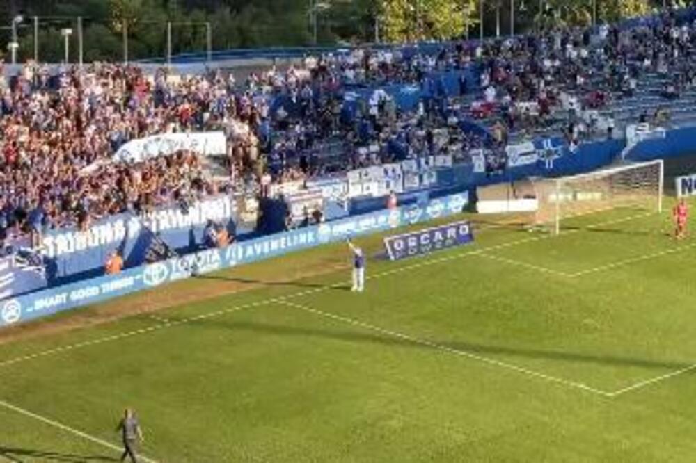 DIRLJIV GEST ZA DRAGANA DŽAJIĆA: Navijači Bastije dočekali legendu skandiranjem i transparentom na ćirilici! (FOTO)