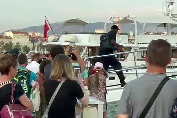 MAJKL DŽORDAN STIGAO U CRNU GORU NA JAHTI OD MILION EVRA NEDELJNO!