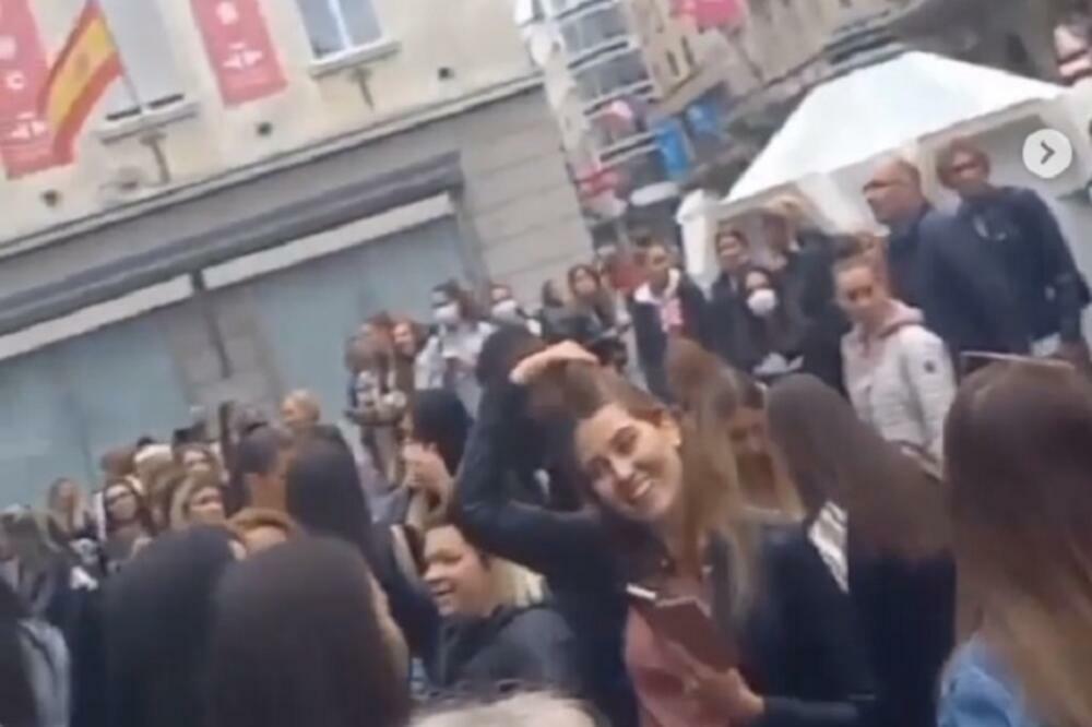 "KAO BOGA DA SAM VIDELA, NE MOGU DA DIŠEM": Beograđanke van sebe zbog TURSKOG GLUMCA koji je bio u Knez Mihailovoj!