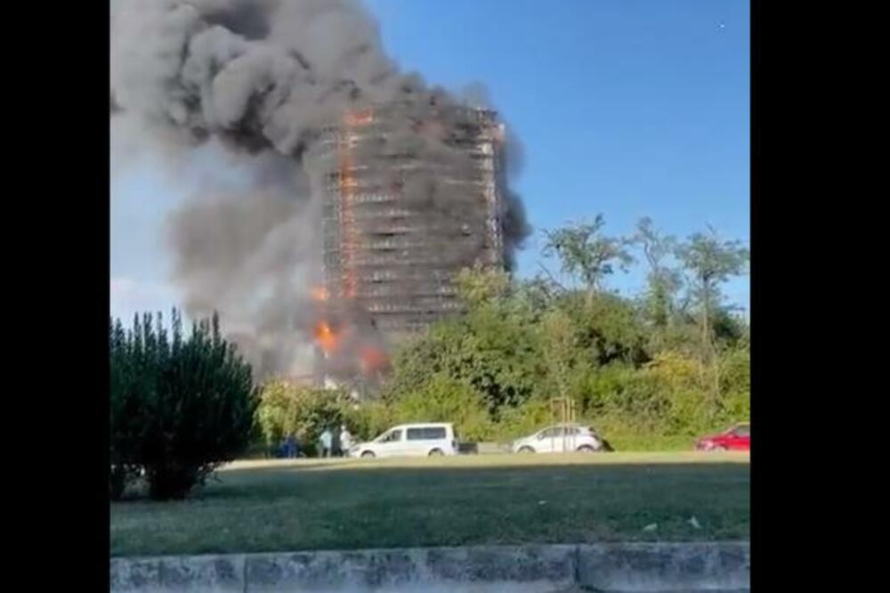 POŽAR NIJE MOGAO DA SE ZAUSTAVI: Vatrogasci u Milanu dali sve od sebe, zgrada je naprosto NESTALA U PLAMENU (VIDEO)