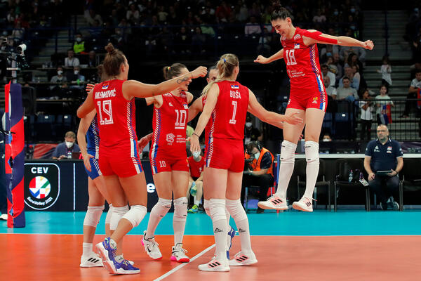 SRPSKE ODBOJKAŠICE LAGANO DO ČETVRTFINALA: Mađarice evropskim šampionkama nisu bile veliki problem!