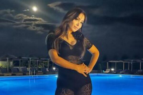 BILA JE NA VRHUNCU KARIJERE A ONDA JE DEČKO HTEO DA JE UBIJE: Mučki je MALTRETIRAO, evo kako danas pevačica izgleda