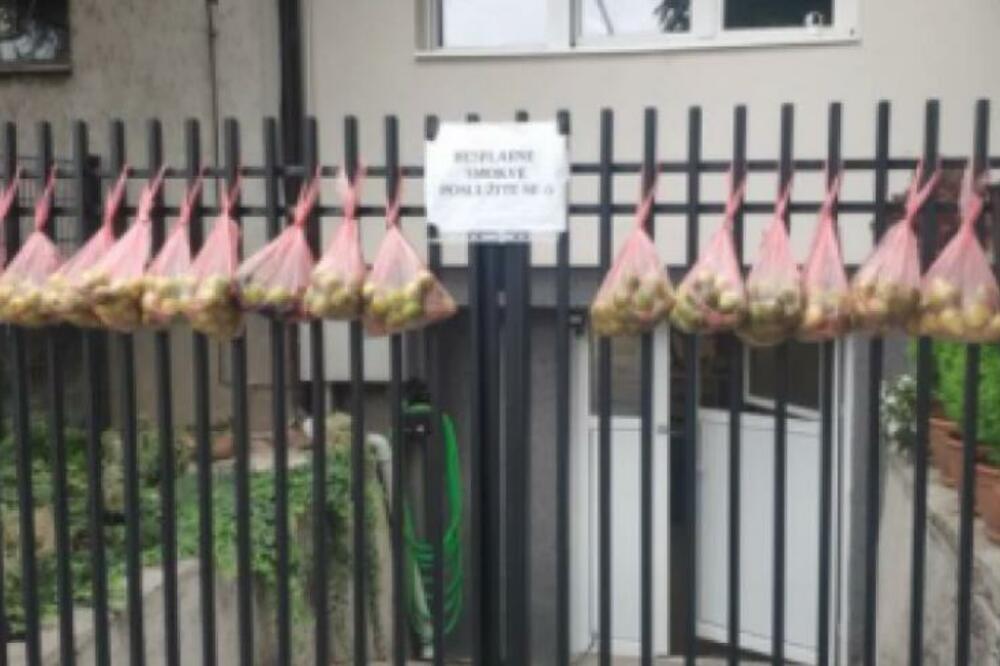 KO ŽELI, NEKA SE POSLUŽI! Domaćin iz Zemuna oduševio komšije VELIKODUŠNIM POKLONOM na kapiji!