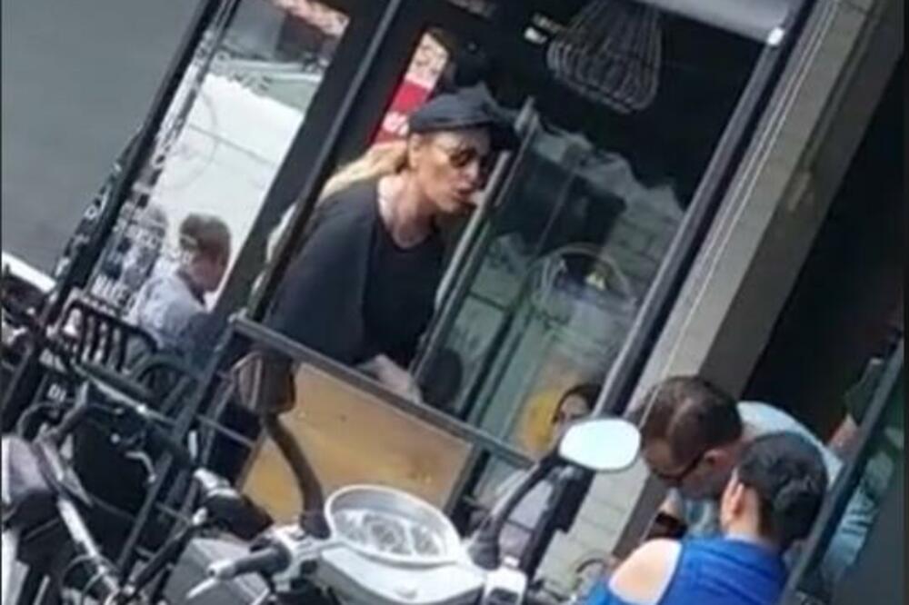 KU*VARU JEDAN, PI*DA TI MATERINA! Skandal UŽIVO u Novom Pazaru, žena URLALA, druga se skamenila, a ON... (VIDEO)
