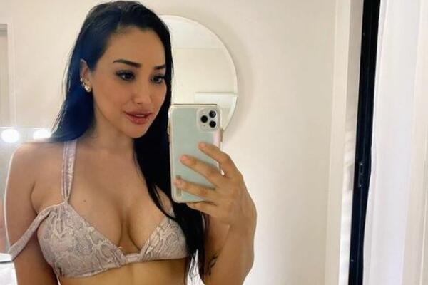 "OSEĆAM SE KAO DA MI JE PRVI PUT": 12 godina nije VODILA LJUBAV, otkrila kako se spremala za novog DEČKA! (FOTO)