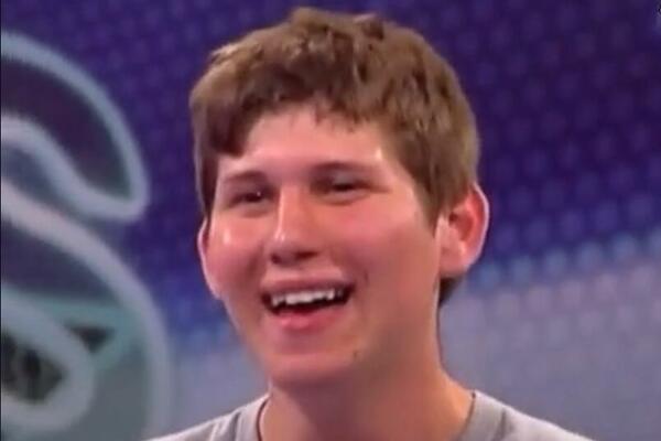 SEĆATE SE NAJVEĆEG CECINOG FANA KOGA JE GEORGIEV SPRDAO U "1. GLAS SRBIJE"? Transformisao se i zvuči OVAKO! (VIDEO)