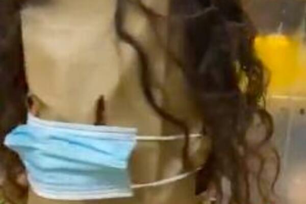 ŽENO, ŠTA TO RADIŠ? Cela prodavnica je gledala u ovu gospođu i pitala se DA LI JE SVE U REDU S NJOM (VIDEO)