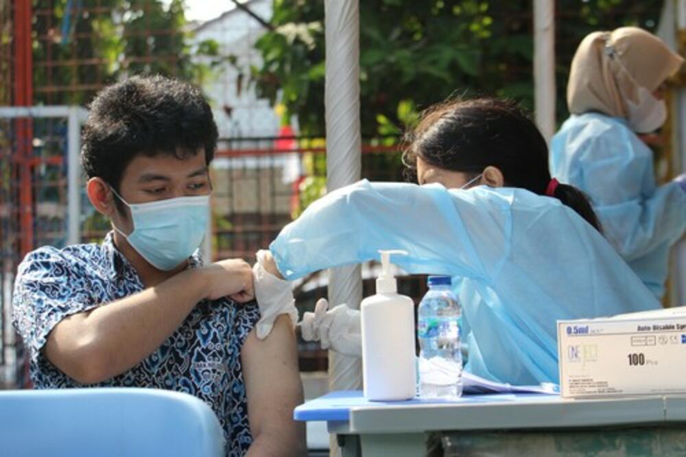 KINA: Vakcina štiti protiv omikron soja korona virusa, ali slabije