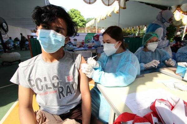 KINA POTPUNO VAKCINISALA PREKO MILIJARDU STANOVNIKA: Zvaničan broj umrlih od kovida ostaje 4.636!