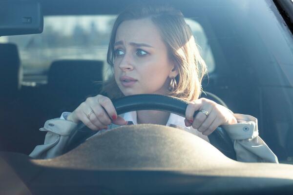 LEKARI U ČUDU, NEMAJU OBJAŠNJENJE: Ni hipnoza joj ne pomaže da položi vozački zbog neobične FOBIJE!