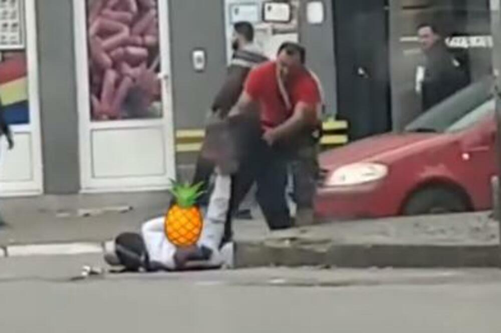 HOROR, SNIMLJENA KRVAVA TUČA U NIŠU! Udarao ga je pesnicama u glavu dok je ležao na asfaltu (VIDEO)