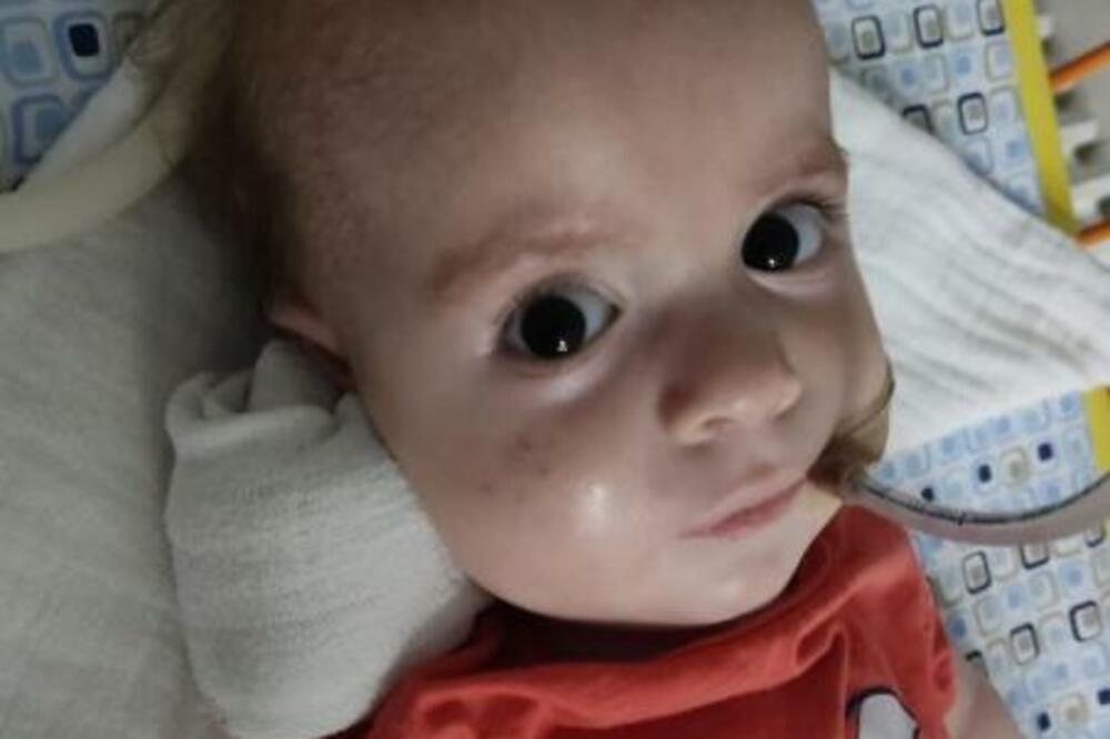 "ĆAO, DRUGARI! VIŠE NEMAM DOSADNU CEVČICU ŠTO MI JE VIRILA IZ NOSA!" Poznat je datum, mali Boško USKORO PUTUJE!