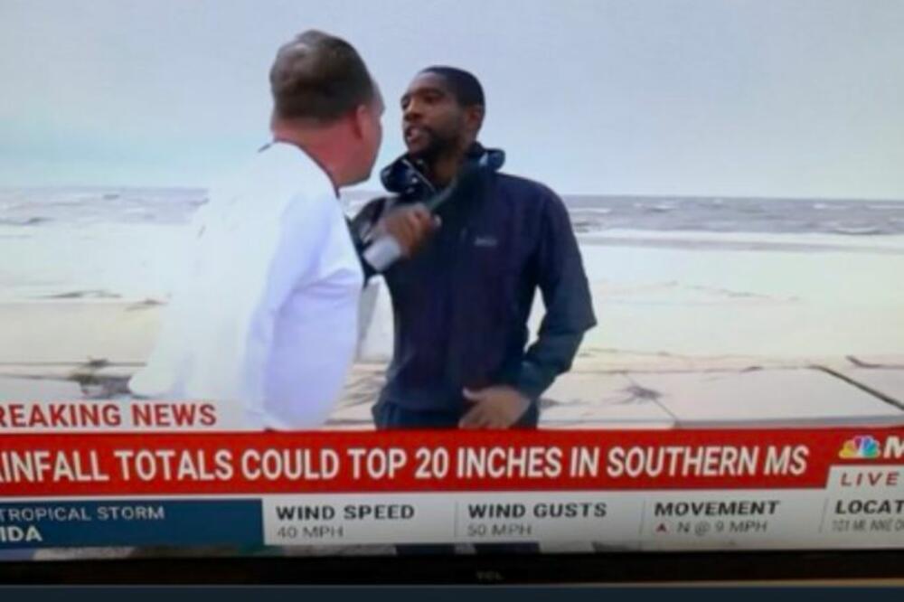 MUŠKARAC NAPAO VODITELJA U PROGRAMU UŽIVO: Izveštavao je o tropskoj oluji, kad mu se ovaj uneo u facu! (VIDEO)