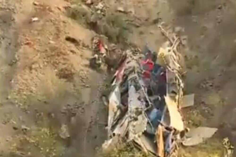 AUTOBUS SLETEO U PROVALIJU, DVOCIFRENI BROJ POGINULIH: Vlasti tvrde "Nije neuobičajeno"