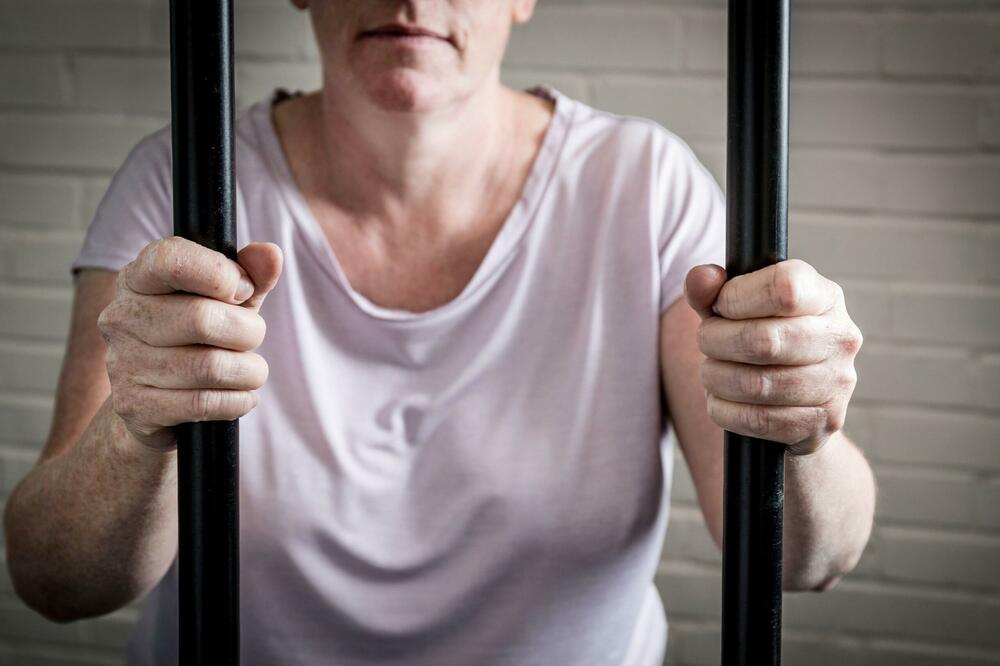 UHAPŠENA PEVAČICA I OSUĐENA NA 2 GODINE: Policija je provalila da POSTOJI KRIVIČNO DELU u SPOTU za njenu HIT pesmu!