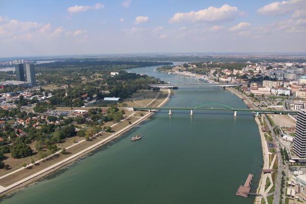 BEOGRAĐANI VAN SEBE ZBOG PRIZORA SA MOSTA NA ADI, JEDNO NIKOME NIJE JASNO: Pazite šta RADI, da li je ovo REALNO?