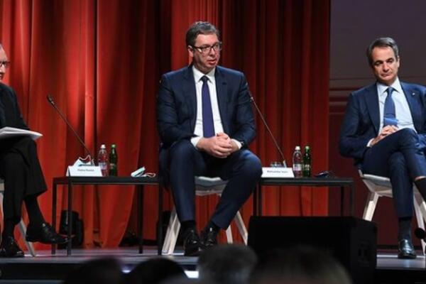 PREDSEDNIK VUČIĆ NA BLEDU: Verujem u ujedinjenu Evropu, ali nećemo nikoga moliti! (VIDEO)