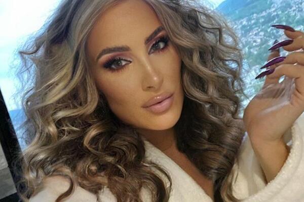 JAKI KUKOVI KOJI DIŽU PRITISAK I TANANI STRUK KOJI PRAVI NEMIRE SVIMA: Senidah pokazala TELO i ZAPALILA MUŠKI ROD!