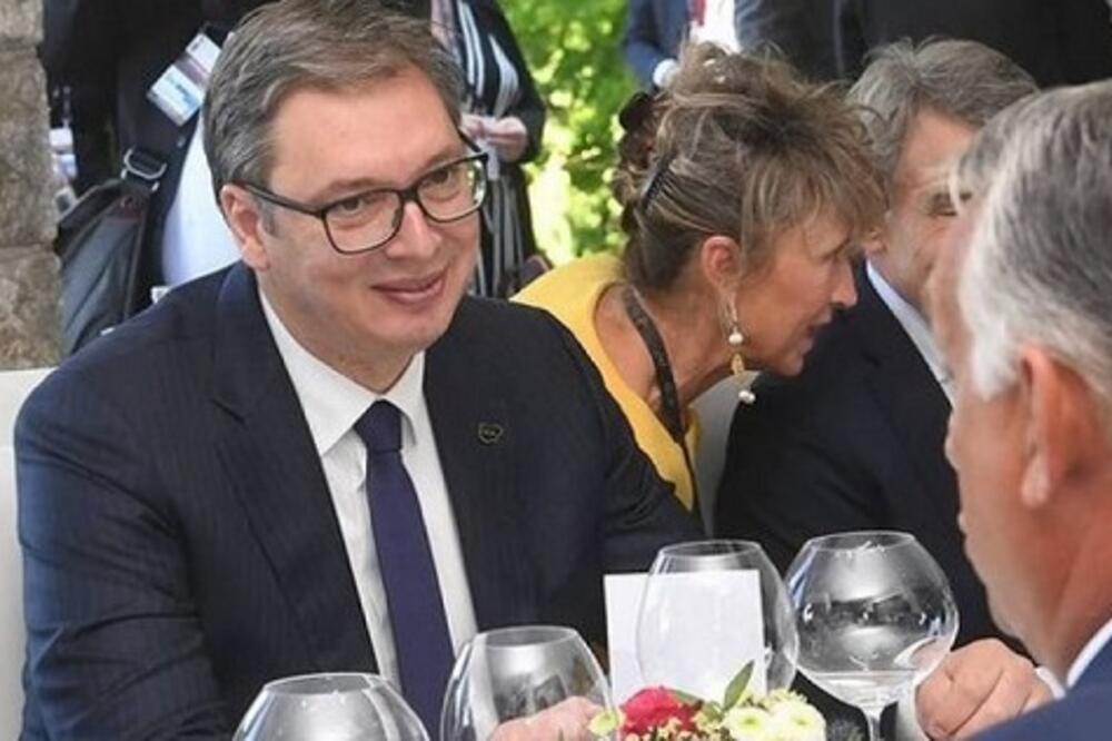 SVEČANI RUČAK NAKON BLEDSKOG FORUMA: Vučić na kratkom predahu sa predsednikom Slovenije (FOTO)