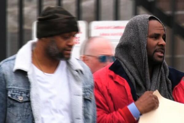 "MOLIO ME DA GA ZOVEM TATICE, SNIMAO ODNOSE": Poznati pevač u CENTRU SKANDALA, otkriveno šta je radio MUŠKARCU!