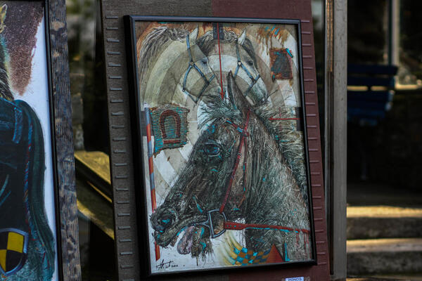 PRVOG RADNOG DANA NA POSLU NAPRAVIO JE OGROMNU ŠTETU: Čuvar galerije uzeo HEMIJSKU pa NA 1 NAČIN UPROPASTIO SLIKU