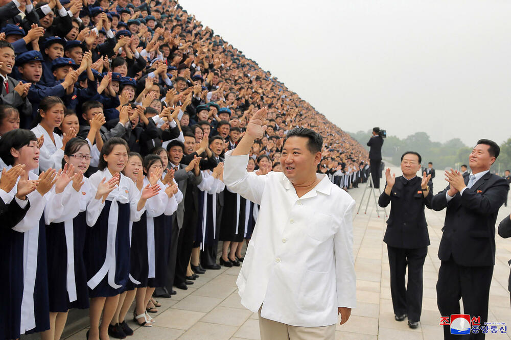 KIM DŽONG-UN NIKAD MRŠAVIJI: Vlada zabranila komentarisanje težine severnokorejskog lidera (FOTO)