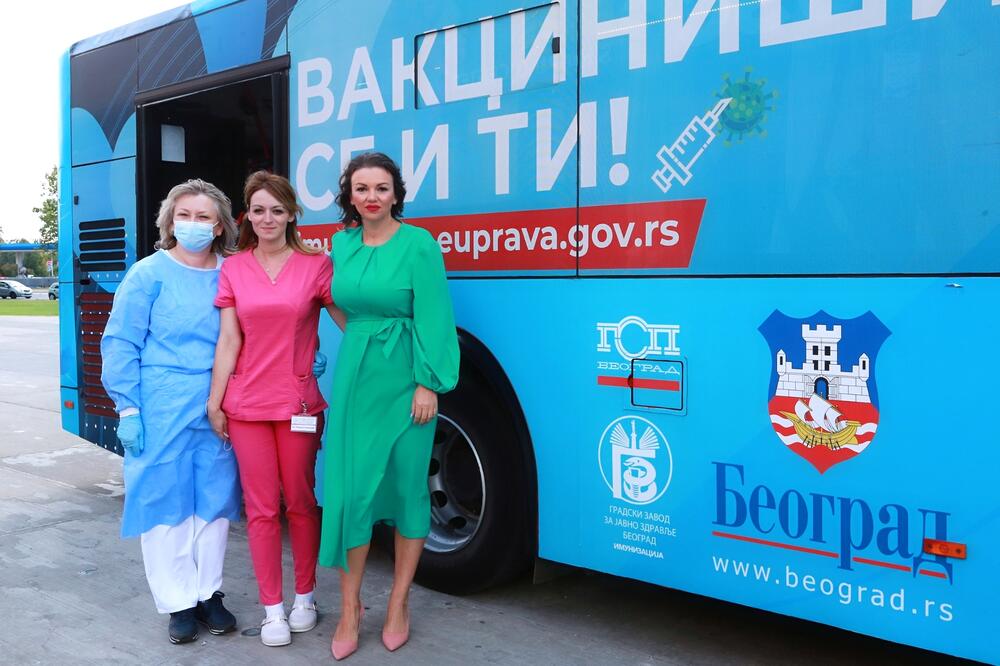 POSTAVLJEN AUTOBUS ZA VAKCINACIJU NA NOVOM BEOGRADU! Ko se vakciniše dobija karte za važan događaj! (FOTO)