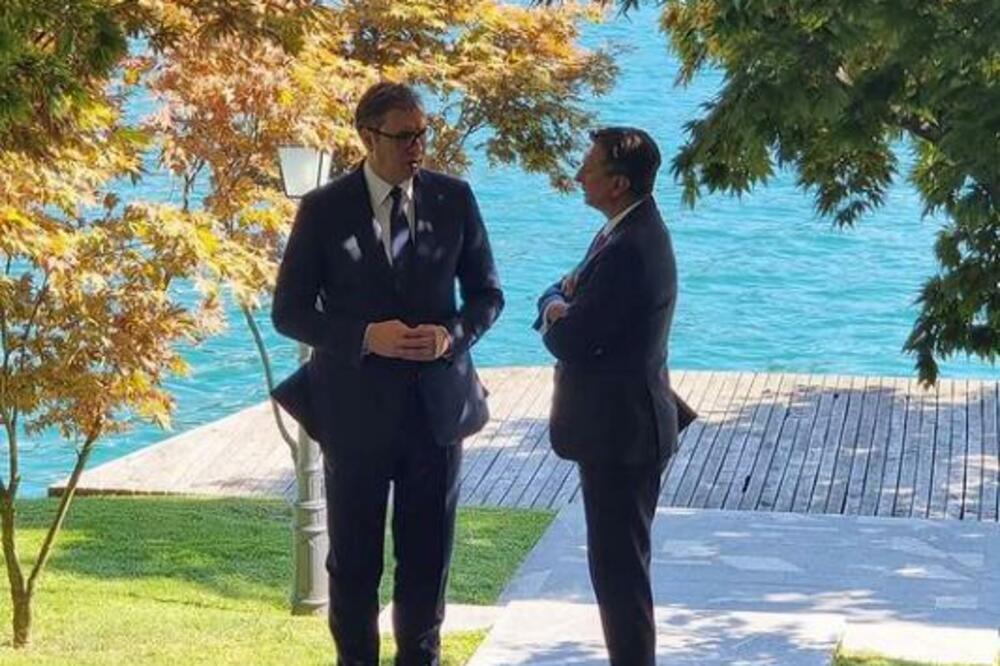 Predsednik Vučić se sastao sa Pahorom: Tema razgovora odnosi Srbije i Slovenije i evrointegracije (FOTO)