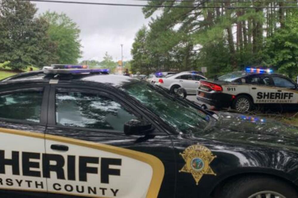 ISPALJENI RAFALI U SREDNJOJ ŠKOLI: Jedan učenik povređen, stigla i antiteroristička jedinica (FOTO)