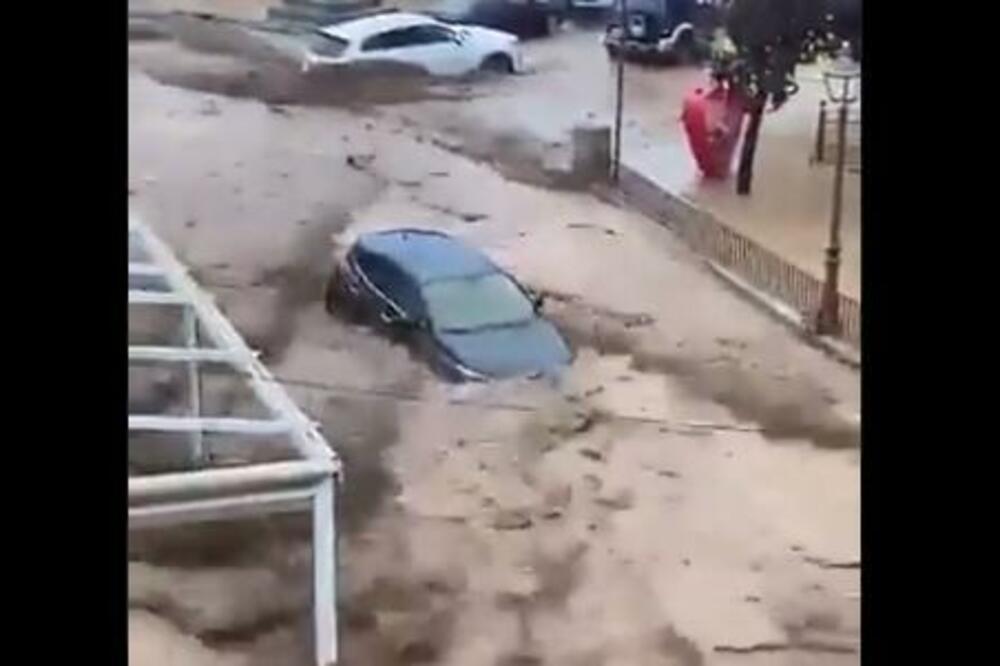 POPLAVE OPUSTOŠILE ŠPANIJU: Bujice nosile automobile i nameštaj, na svu sreću niko nije POVREĐEN! (VIDEO)