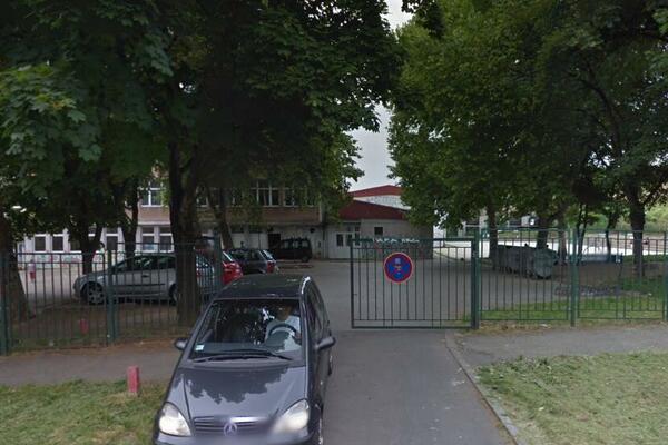 RODITELJI ZARAŽENIH ĐAKA SA NOVOG BEOGRADA U HAOSU: Nema ko da im čuva decu dok su na poslu!